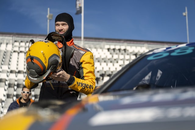 Niclas Grönholm järjesti näytöksen rallicrossin MM-sarjassa Niclas Grönholm järjesti näytöksen rallicrossin MM-sarjassa