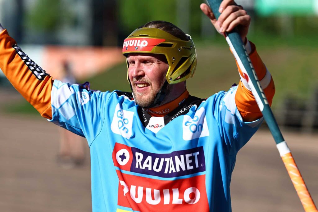 Roope Korhoselta upeaa pesishistoriaa Roope Korhoselta upeaa pesishistoriaa