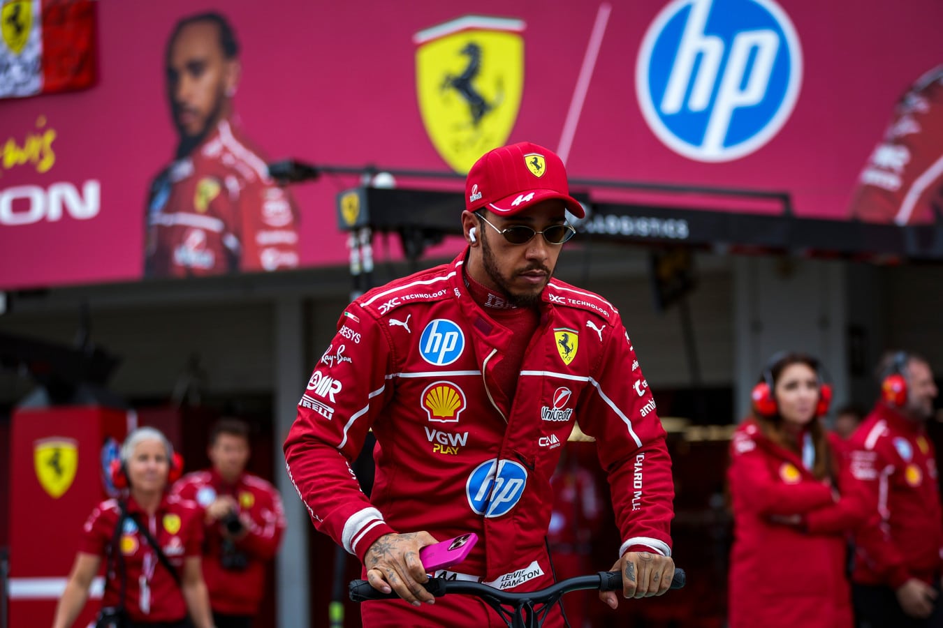 Raju väite: Ferrarin ex-työntekijä pilasi Lewis Hamiltonin F1-kauden