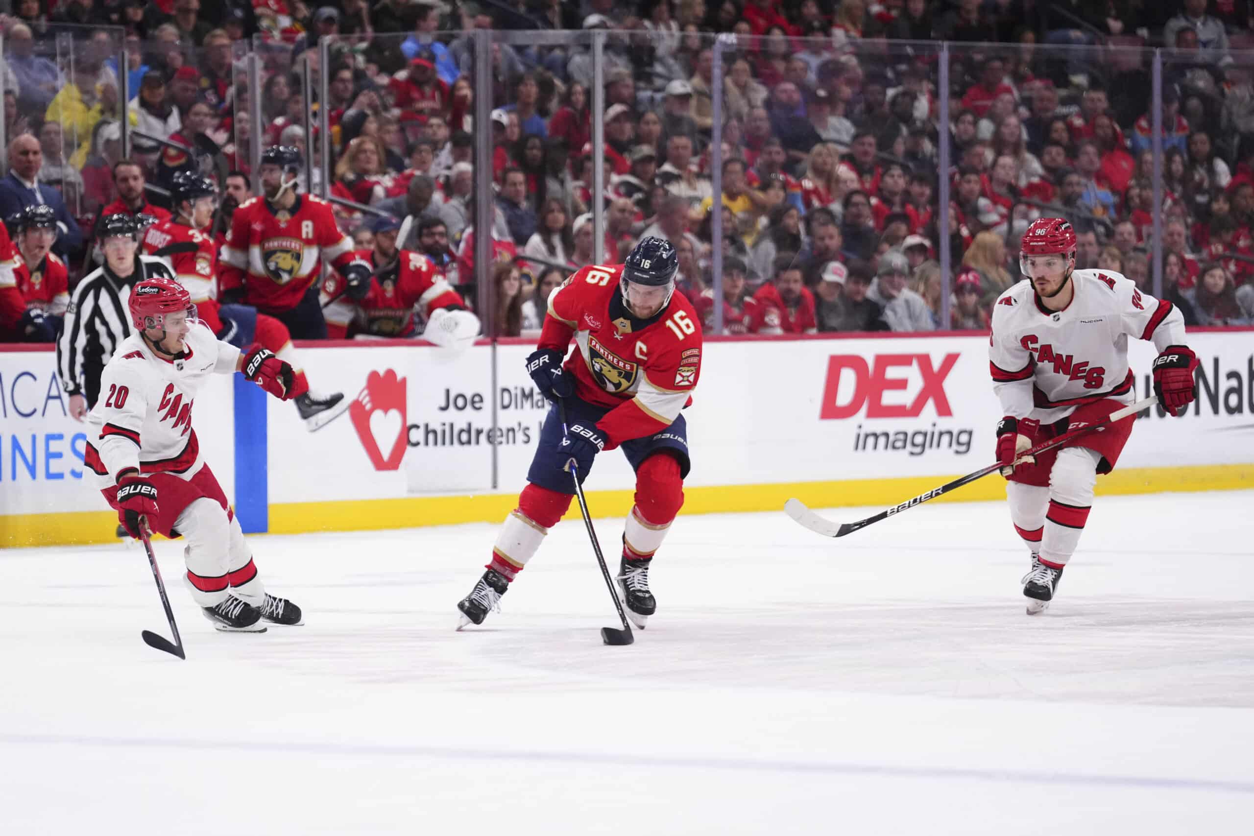 Aleksander Barkov teki upeaa historiaa – kipparin hymy herkässä
