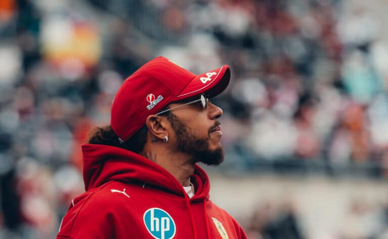Ferrarin tallipomon mitta tuli täyteen – ei vastaa enää tähän kysymykseen Lewis Hamiltonista