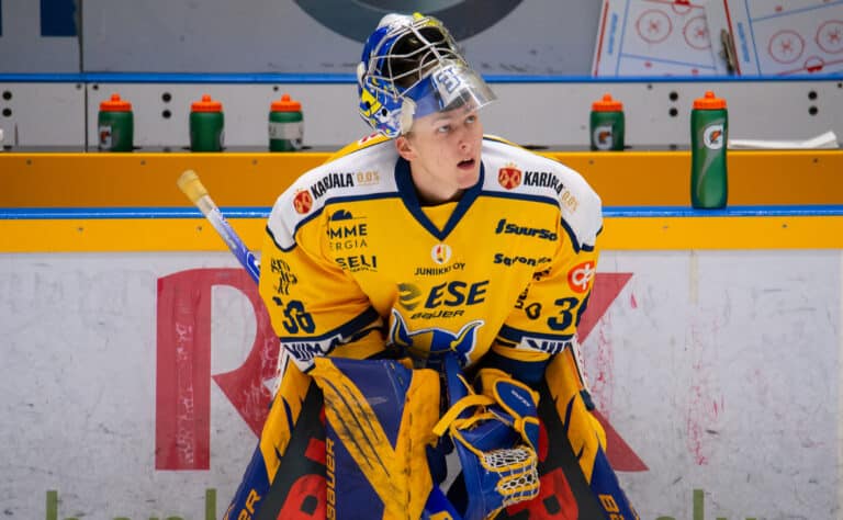 Suomalaisvahti palaa NHL:stä Eurooppaan Suomalaisvahti palaa NHL:stä Eurooppaan