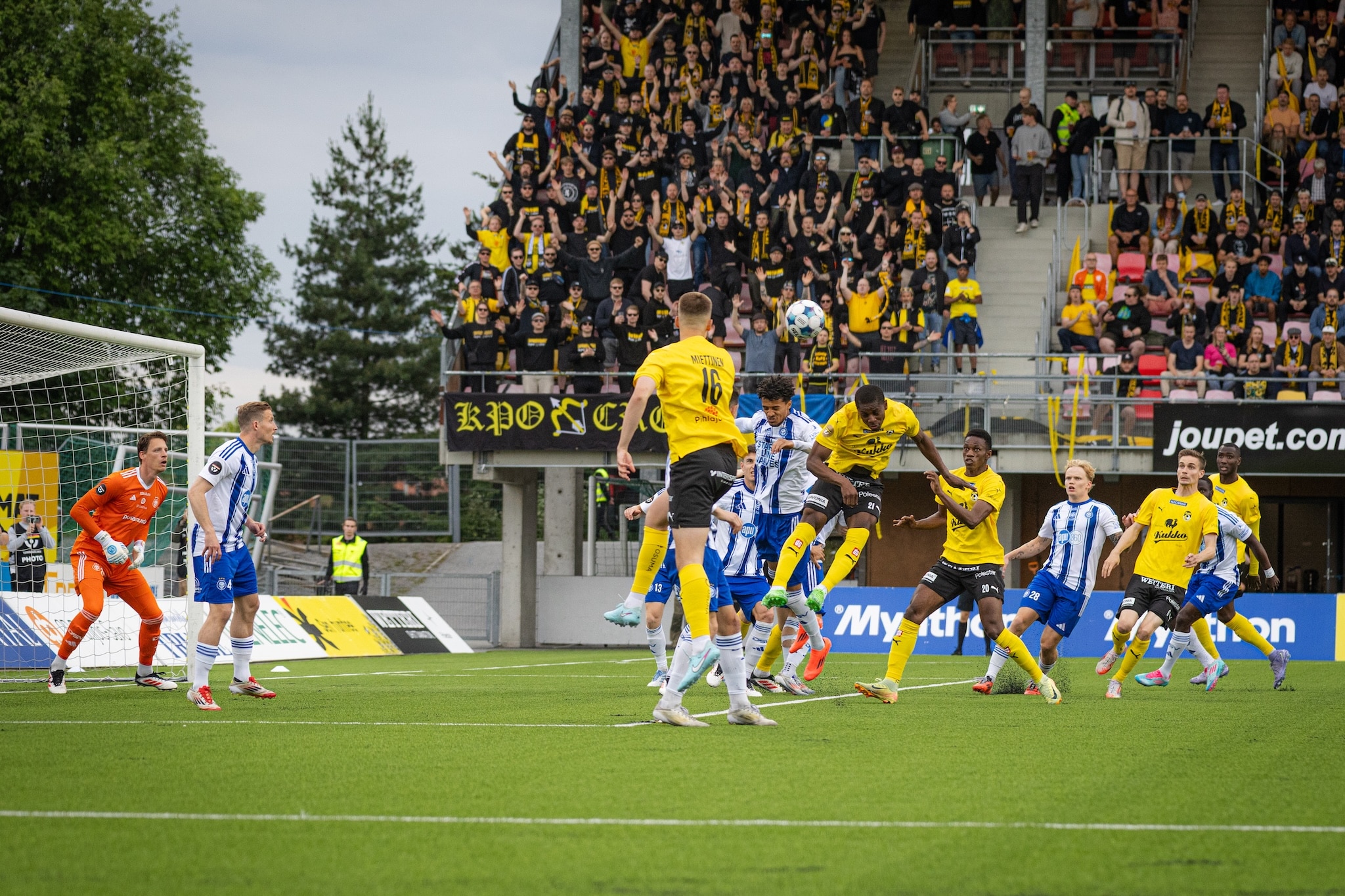 22-vuotias hyökkääjä iski hattutempun – KuPS antoi HJK:lle karmean selkäsaunan