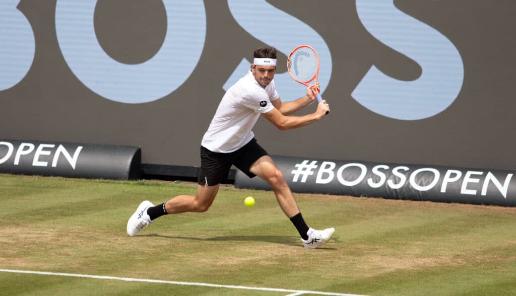 Jenkkitähti vei Stuttgartin ATP-turnauksen - kykeni hämmästyttävään temppuun Jenkkitähti vei Stuttgartin ATP-turnauksen – kykeni hämmästyttävään temppuun