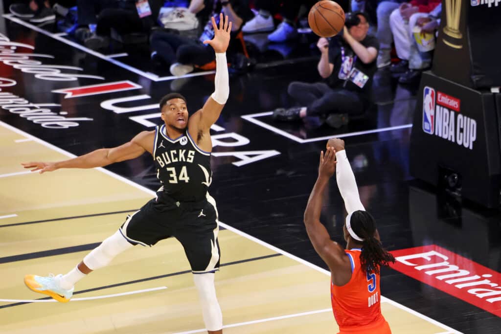 Huhuille stoppi - NBA:n supertähti pysyy Milwaukeessa Huhuille stoppi – NBA:n supertähti pysyy Milwaukeessa