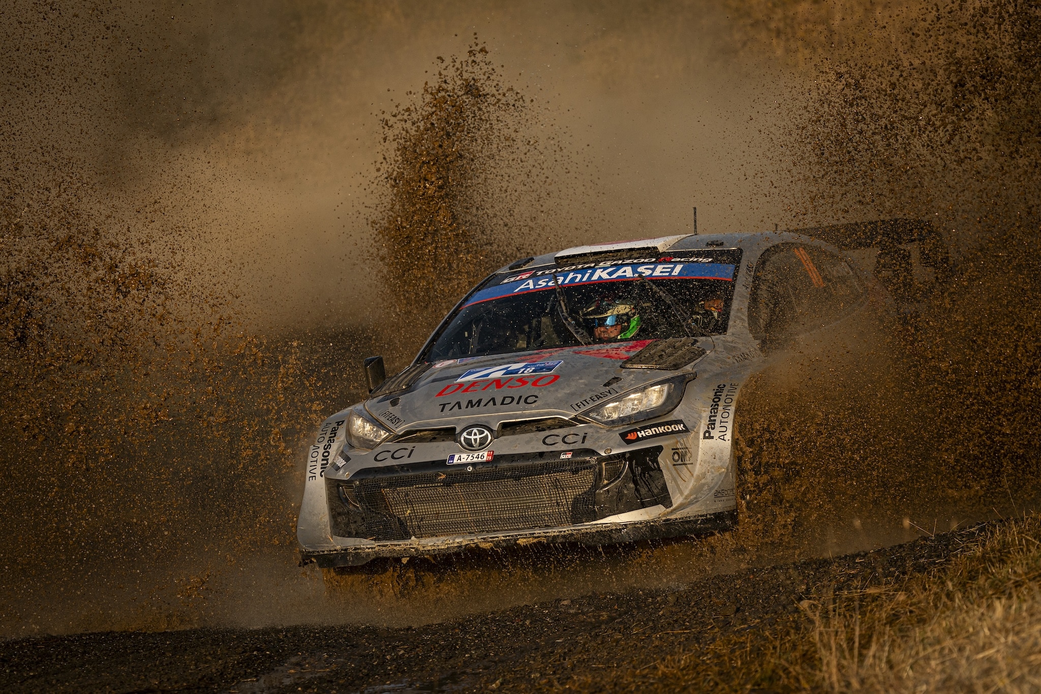 Toyota-kuski tunaroi taas Kreikan MM-rallissa – Kalle Rovanperä löi karut faktat pöytään